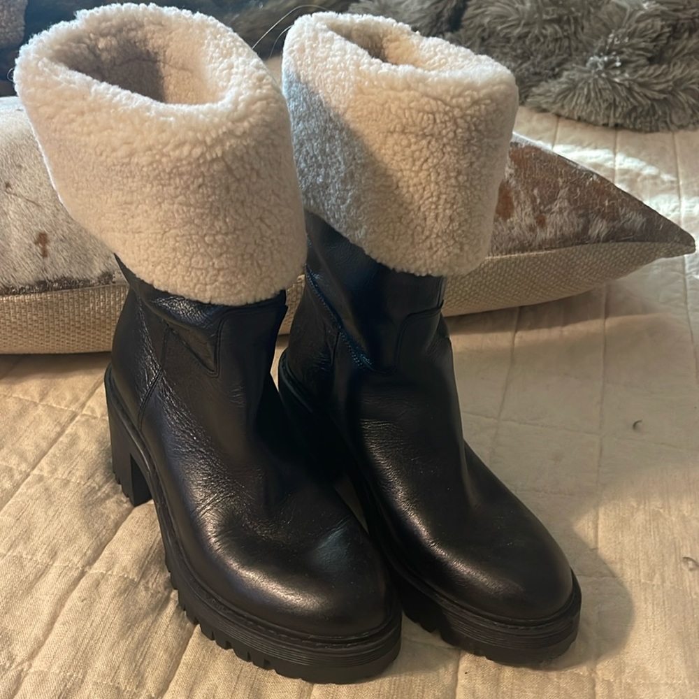 Marc fisher boots. Warm & great condition